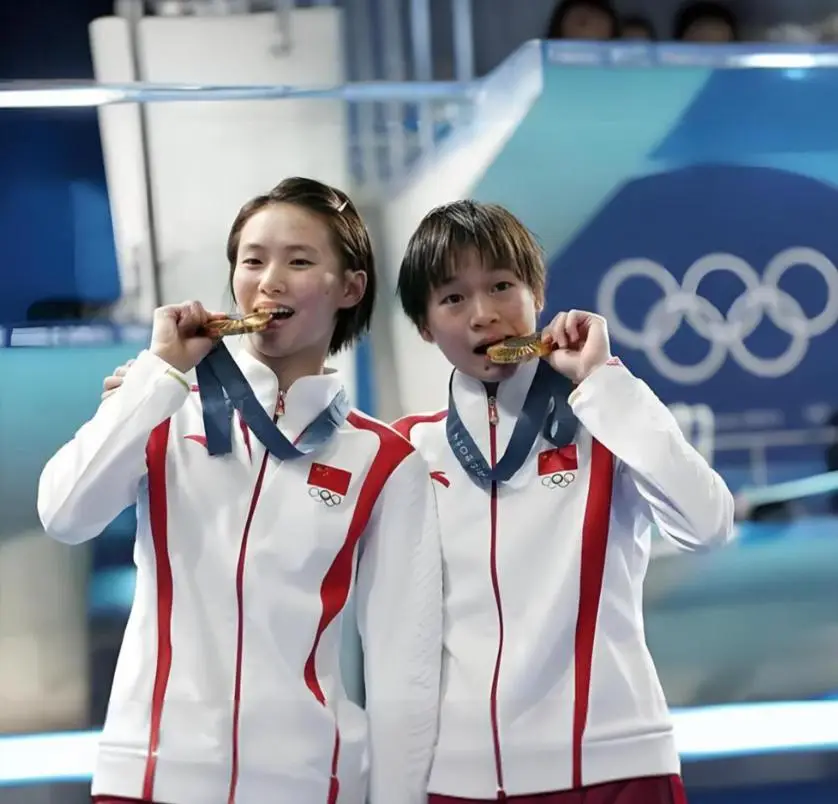 逗猫的动态鱼_逗猫专用动态鱼_逗猫动图鱼游来游去视频