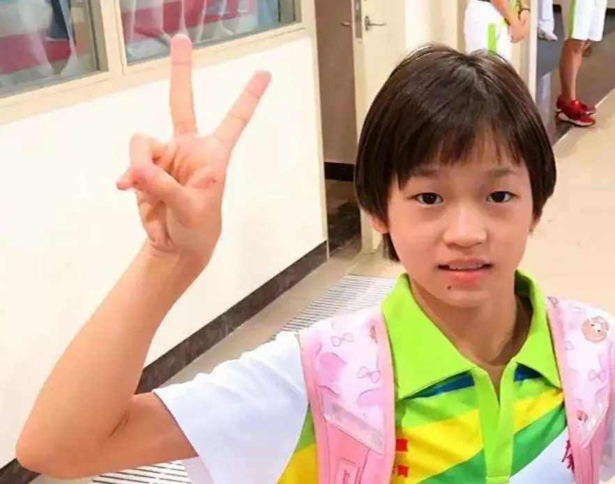 逗猫的动态鱼_逗猫专用动态鱼_逗猫动图鱼游来游去视频